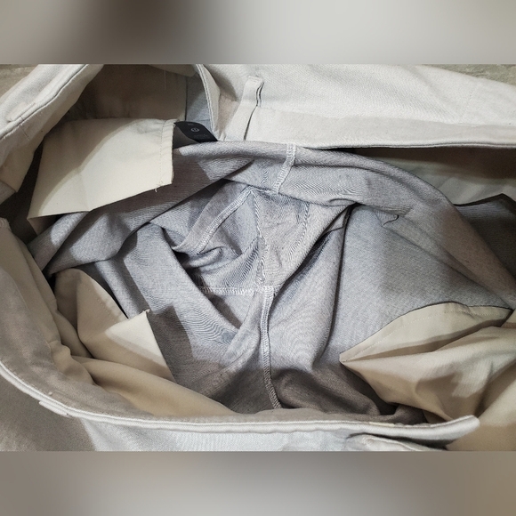 Lululemon Commission Classic-Fit Short 7" *Oxford. Very Light Grey. 7". Size 38. - Picture 8 of 14